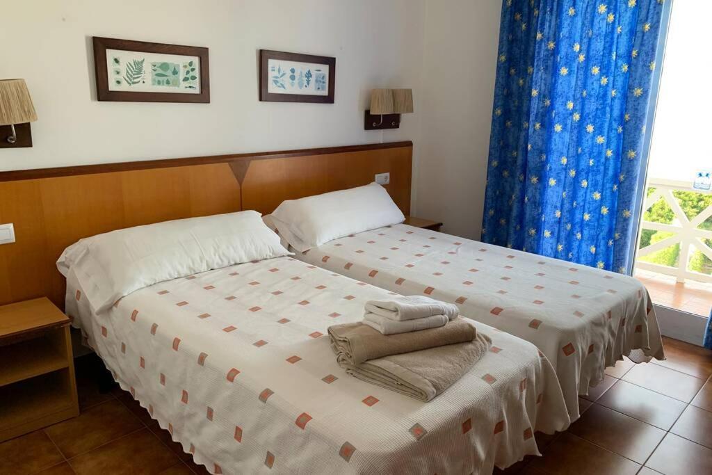 Apartamento En Playa Santo Tomas 1-5 Es Migjorn Gran Ngoại thất bức ảnh